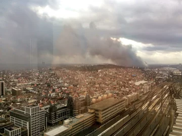 Kłęby dymu nad Brukselą 