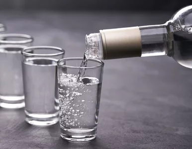 Miniatura: Rosjanie piją na potęgę. Sprzedaż alkoholu...