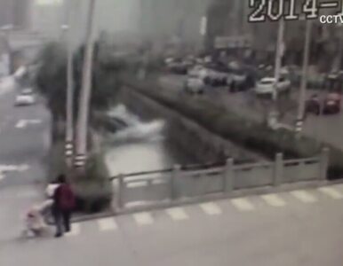 Miniatura: Chiny: Kobieta wjechała samochodem do...