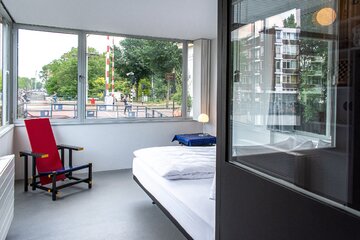 Oryginalne pokoje hotelowe w&nbsp;domkach strażnik&oacute;w kanał&oacute;w w&nbsp;Amsterdamie