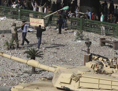 Miniatura: Egipt: 297 ofiar protestów przeciw Mubarakowi
