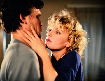 Kadr z filmu „Nieproszony gość” 1986. Kadr z filmu „Nieproszony gość” w reżyserii Feliksa Falka; n/z Jan Frycz, Maria Pakulnis.