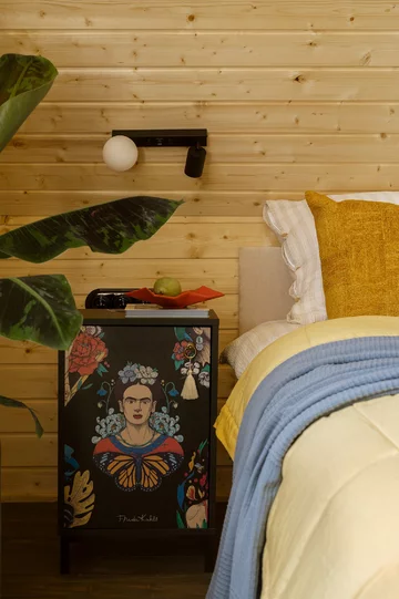 Współczesny dom na Kaszubach zaprojektowany przez Patrycję Majewicz – naturalne materiały, drewno i lokalne inspiracje tworzą spokojne, funkcjonalne wnętrze zakorzenione w krajobrazie 