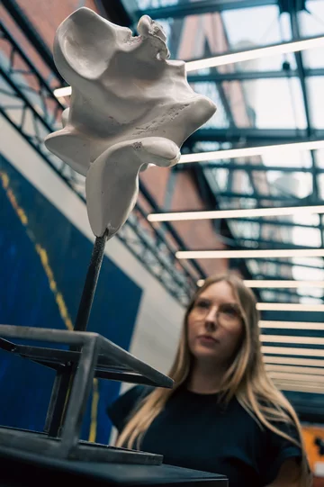 Jubileusz 21-lecia HOLA Design był okazją do spotkania przedstawicieli świata architektury, designu, sztuki i rynku nieruchomości. Wieczór zainaugurował nowy cykl wydarzeń poświęconych współczesnej architekturze, wzornictwu i stylowi życia 