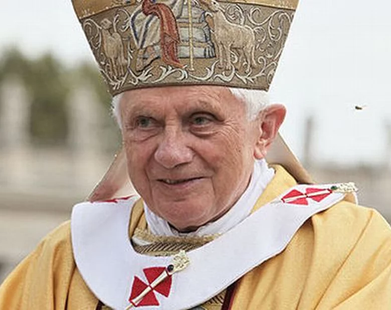 Miniatura: Papież tabletem zapali światła na...