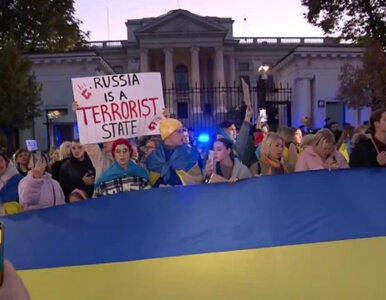 Miniatura: Duży protest przed ambasadą Rosji w...