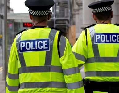 Miniatura: Szła chodnikiem i kaszlała na ludzi....