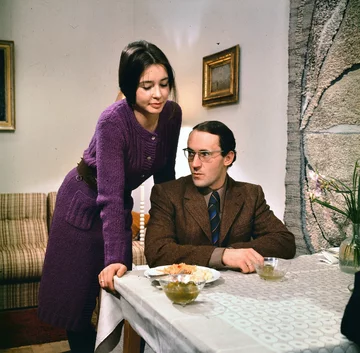 Kadr z filmu „Sekret” 1973. Kadr z filmu „Sekret” w reżyserii Romana Załuskiego, n/z Halina Golanko, Piotr Fronczewski.