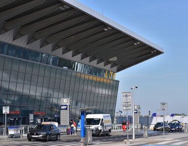 Miniatura: Ewakuacja terminala na lotnisku Chopina