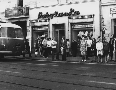 Miniatura: 10 pytań o czasy PRL-u. Na ile z nich...