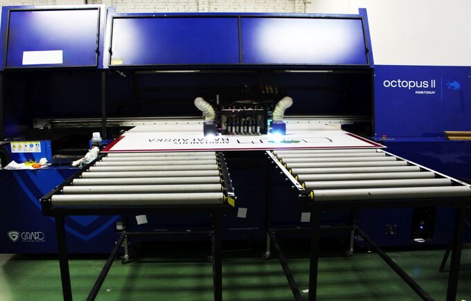 Druk wielkoformatowy UV