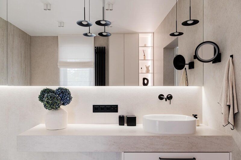 Lustro jako element architektury wnętrza &ndash; odpowiednio zaplanowane porządkuje przestrzeń, wzmacnia światło i&nbsp;buduje głębię aranżacji