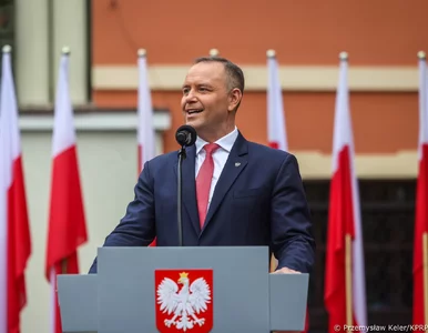 Miniatura: „Żyrandole ze złota”? Ujawniono zakupy...