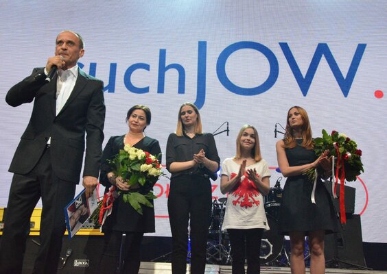 Miniatura: Paweł Kukiz i jego rodzina. Córki i żona