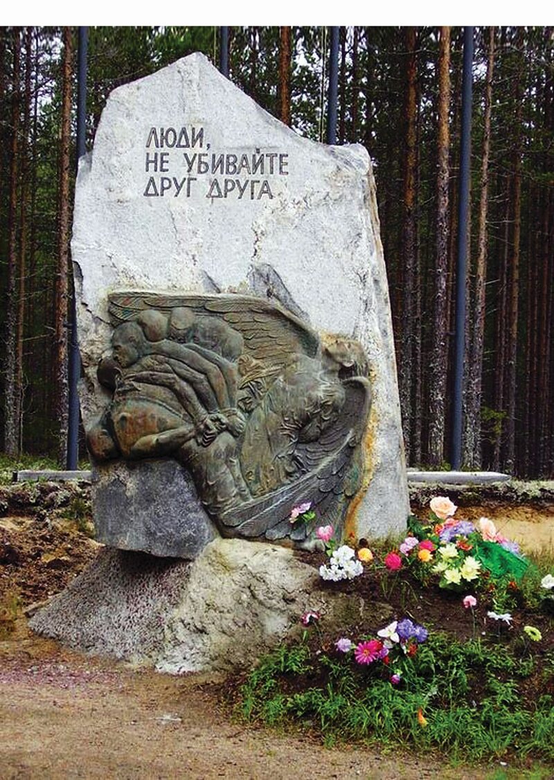 Sandarmoch w Karelii (północna Rosja). Pomnik ofiar NKWD.