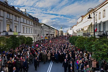 To samo zdjęcie, tylko lekko odświeżone znajduje się na stronie prezydent.pl, pojawiające się przy informacji o tegorocznych obchodach (fot. prezydent.pl)