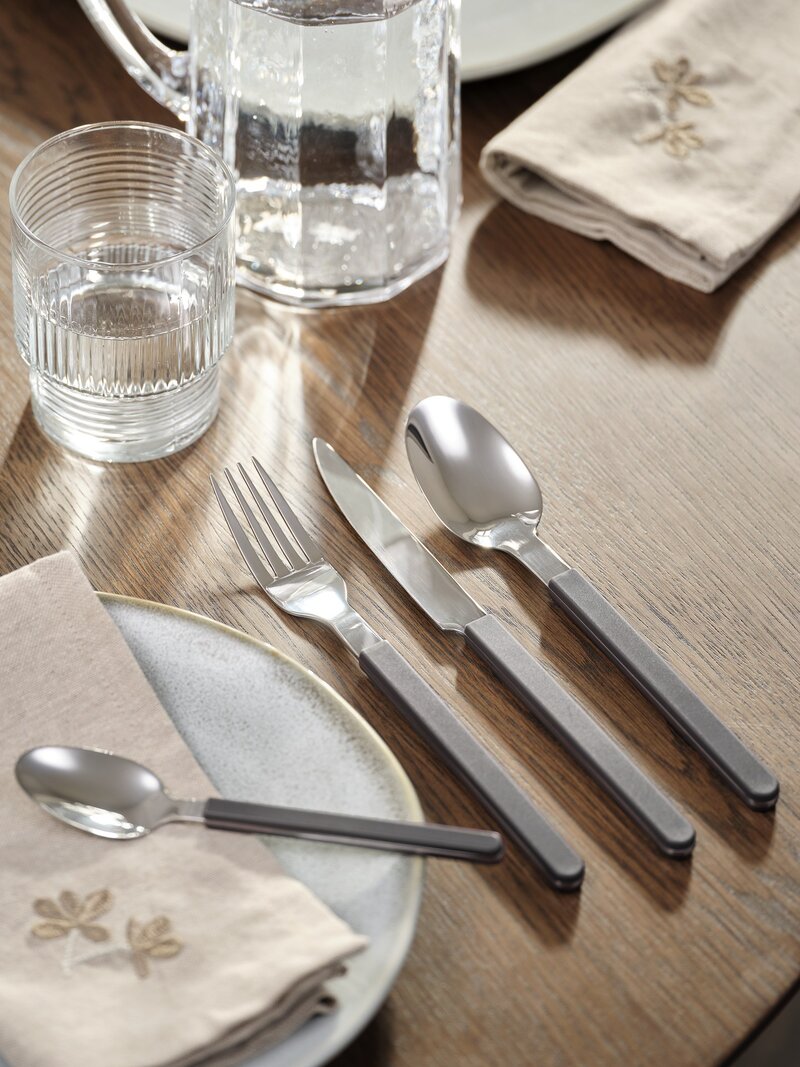 Nowa kolekcja JYSK udowadnia, że&nbsp;wielkanocny st&oacute;ł może być jednocześnie prosty i&nbsp;efektowny