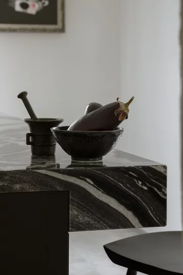 Dom pod Krakowem zaprojektowany przez Martę Palę-Szczerbak (Minimoo) to przykład minimalistycznego wnętrza, w którym główną rolę odgrywają naturalne materiały i bliskość natury 
