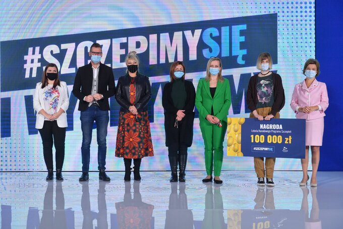 Przekazano nagrody gł&oacute;wne  Loterii Narodowego Programu Szczepień!