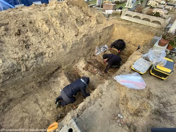 Poszukiwania szczątków zakonnic na cmentarzu w Ornecie 