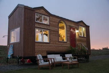 Mały dom na kółkach projektu firmy Tiny Heirloom