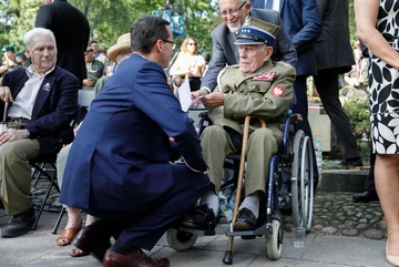 Oddanie hołdu powstańcom pod pomnikiem „Gloria Victis” 