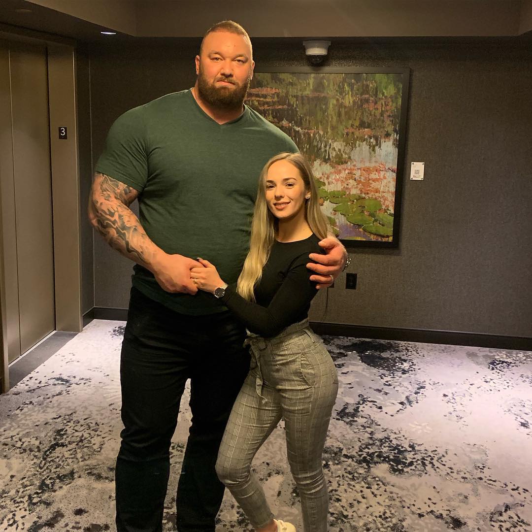 Hafþór Júlíus Björnsson i Kelsey Henson 