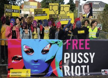 Premier Czech: wspieranie Pussy Riot to szczyt złego smaku – Wprost