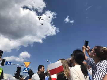 Na niebie nad Katowicami przeloty samolotów VIP G550 i B737 w eskorcie F16 