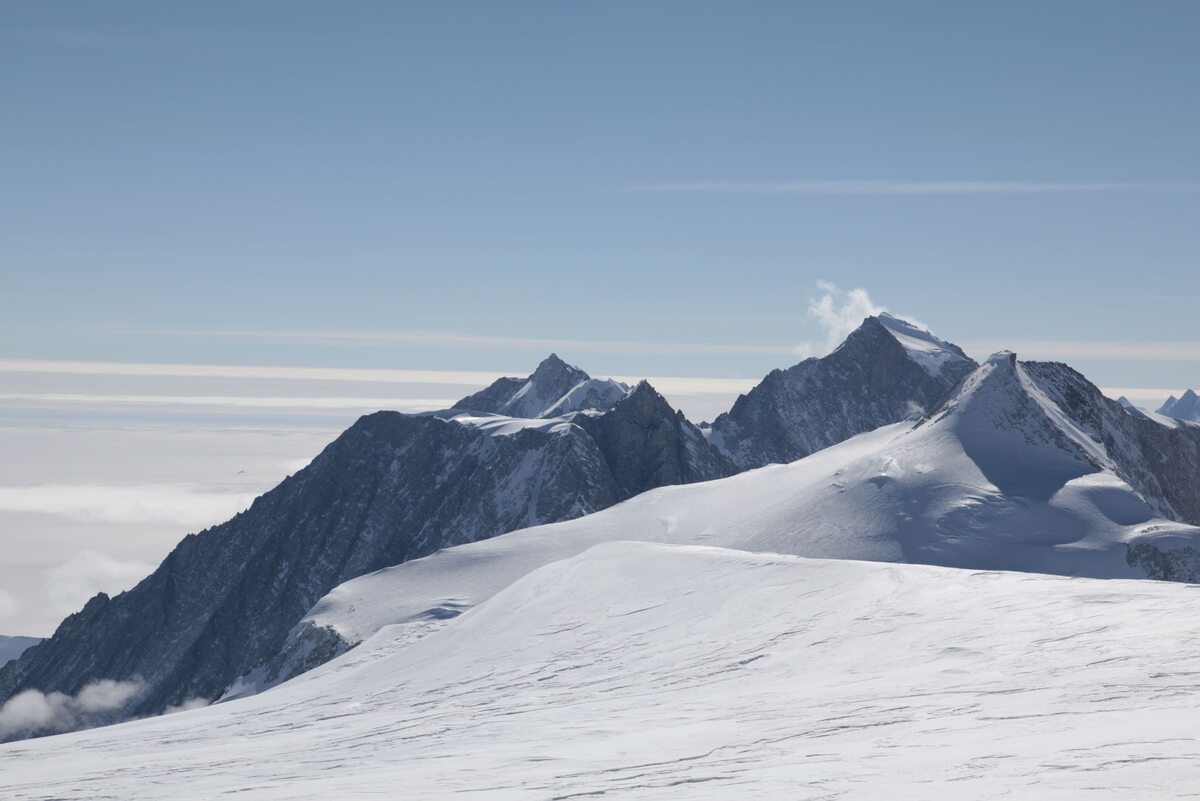 Widok z najwyższego szczytu na Antarktydzie (fot.Z.Berdychowski)