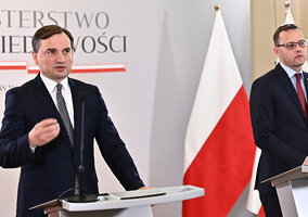 Miniatura: Ziobro i Romanowski cały czas dostają z...