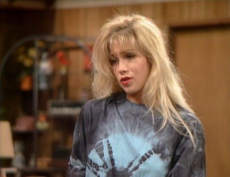 Christina Applegate jako Kelly Bundy w serialu „Świat według Bundych” (1987) 