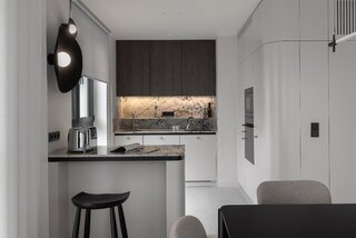 Dwupoziomowy apartament w&nbsp;inwestycji Chronos na&nbsp;warszawskiej Woli, projekt Moderna Design