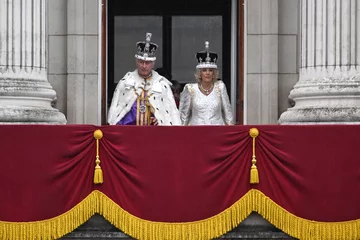 Rodzina królewska na balkonie Pałacu Buckingham 