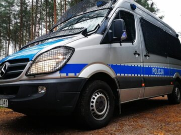 Samoch&oacute;d policyjny &ndash; radiow&oacute;z