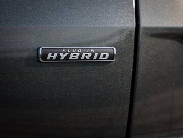 Ford Kuga: HEV vs. PHEV &ndash; test por&oacute;wnawczy napęd&oacute;w hybrydowych