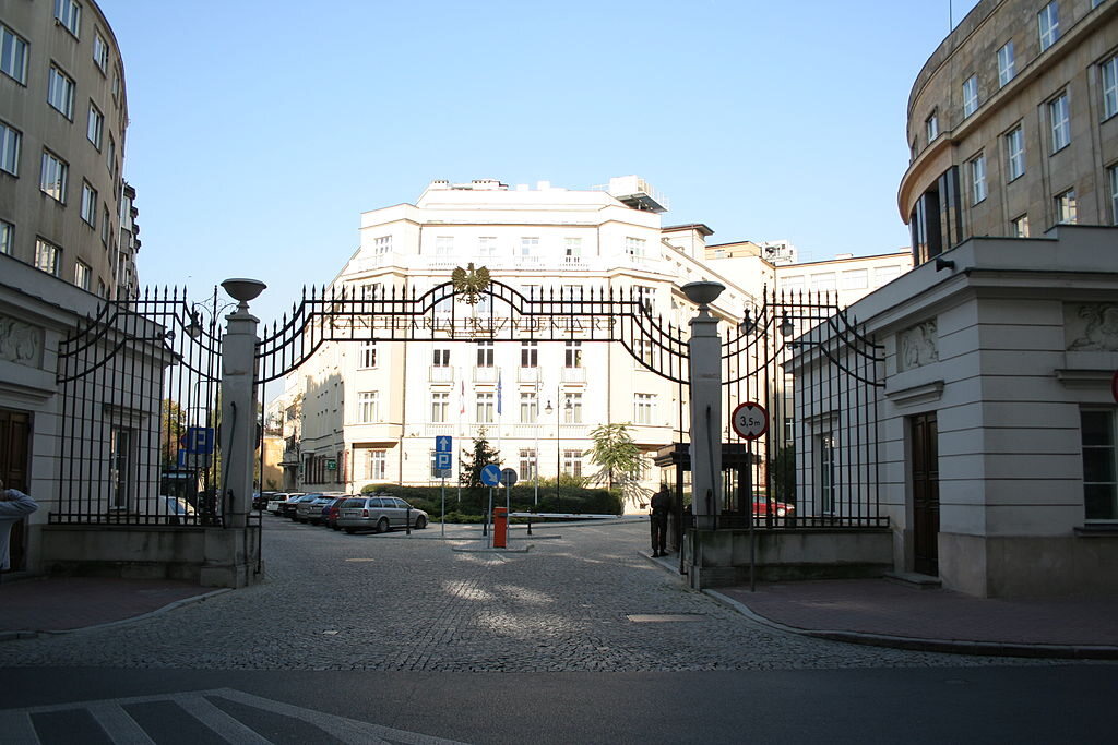 Brama Kancelarii Prezydenta przed zniszczeniem 