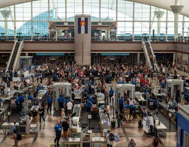 Miniatura: Lotniska pogrążone w chaosie. Nawet 5 tys....