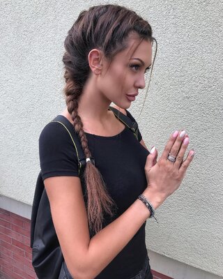 Miniatura: Żona piłkarza promuje się na Instagramie...