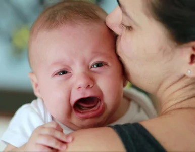 Miniatura: Niemowlę płacze, a dorosły się zmienia. Co...