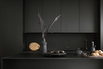 Mieszkanie z&nbsp;czarną kuchnią, proj. Studio Ony-X
