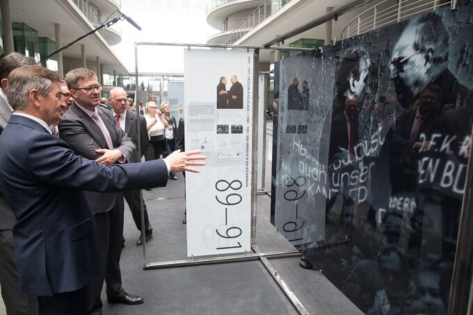 Marszałkowie Sejmu i Bundestagu na otwarciu wystawy