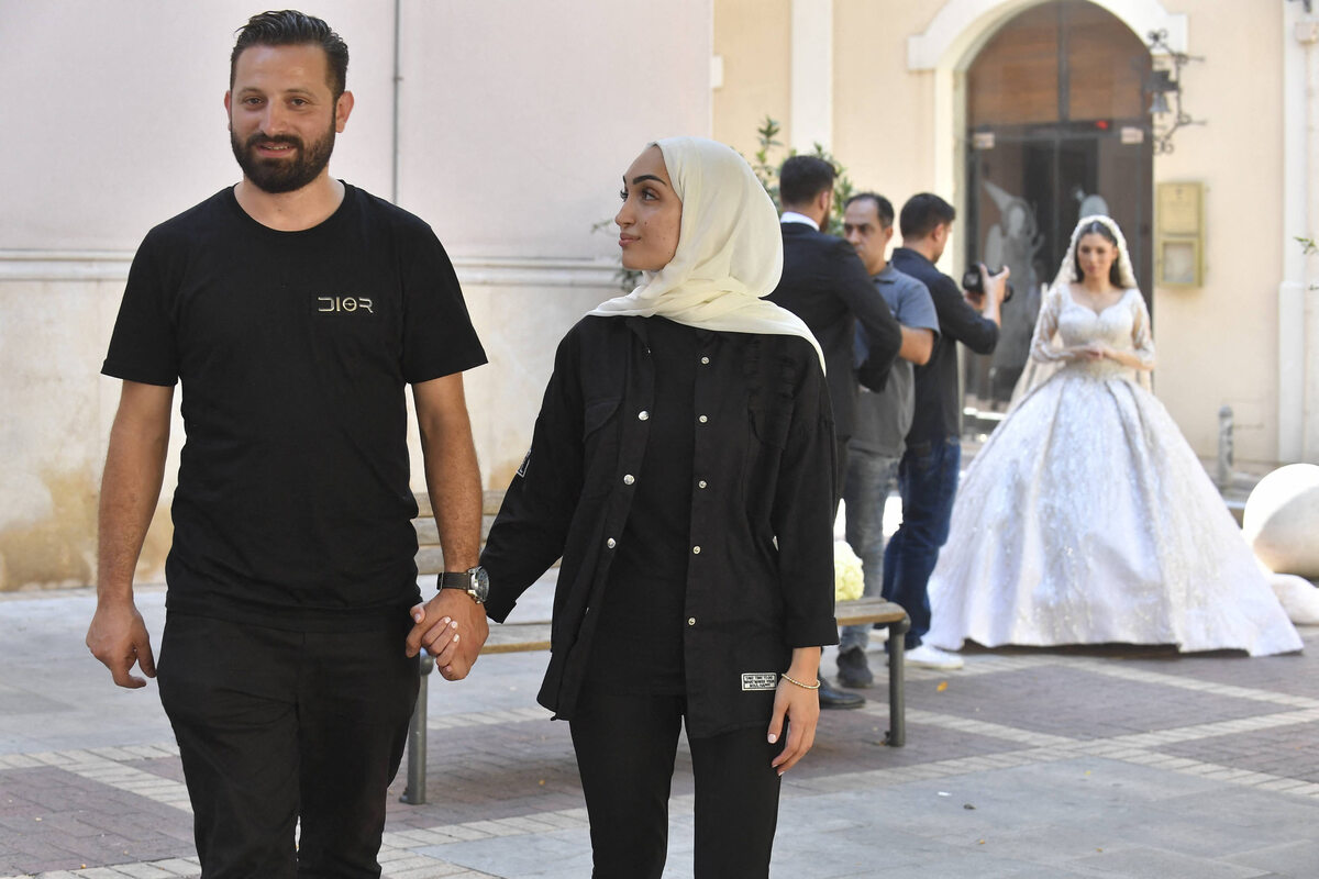 Liban. Rok po wybuchu w Bejrucie Para młoda robiła sesję ślubną, kiedy doszło do eksplozji w stolicy Libanu