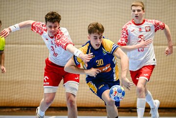 Reprezentacja junior&oacute;w w&nbsp;meczu piłki ręcznej