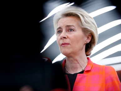 Miniatura: Ursula Von der Leyen w tarapatach. Przeciw...