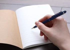 Miniatura: Szkolny quiz z języka polskiego. Uczeń...