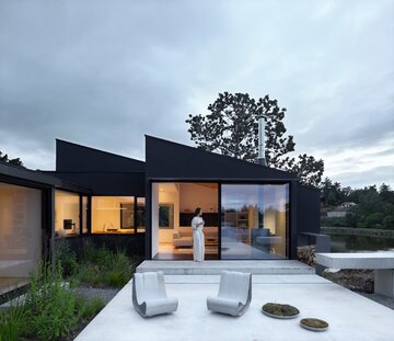 Shoreline House. Nowoczesny dom na&nbsp;wybrzeżu, projekt: Splyce