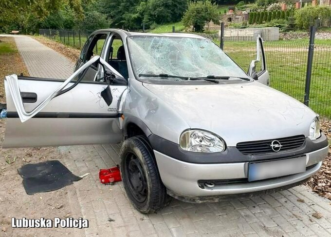 Zdezelowany Opel Corsa