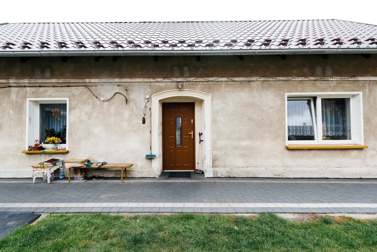 Dom we wsi Chróścin przed metamorfozą ekipy programu „Nasz nowy dom” 