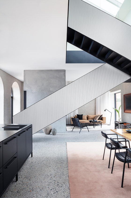 Schody w dwupoziomowym mieszkaniu, projekt David Thulstrup Vipp, schody, David Thulstrup